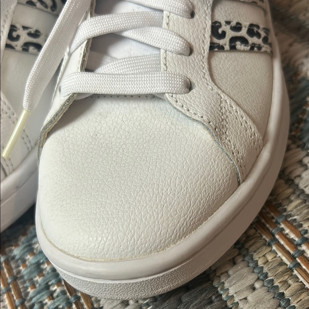 Adidas White Sneakers Leather Design - Picture 3 of 13